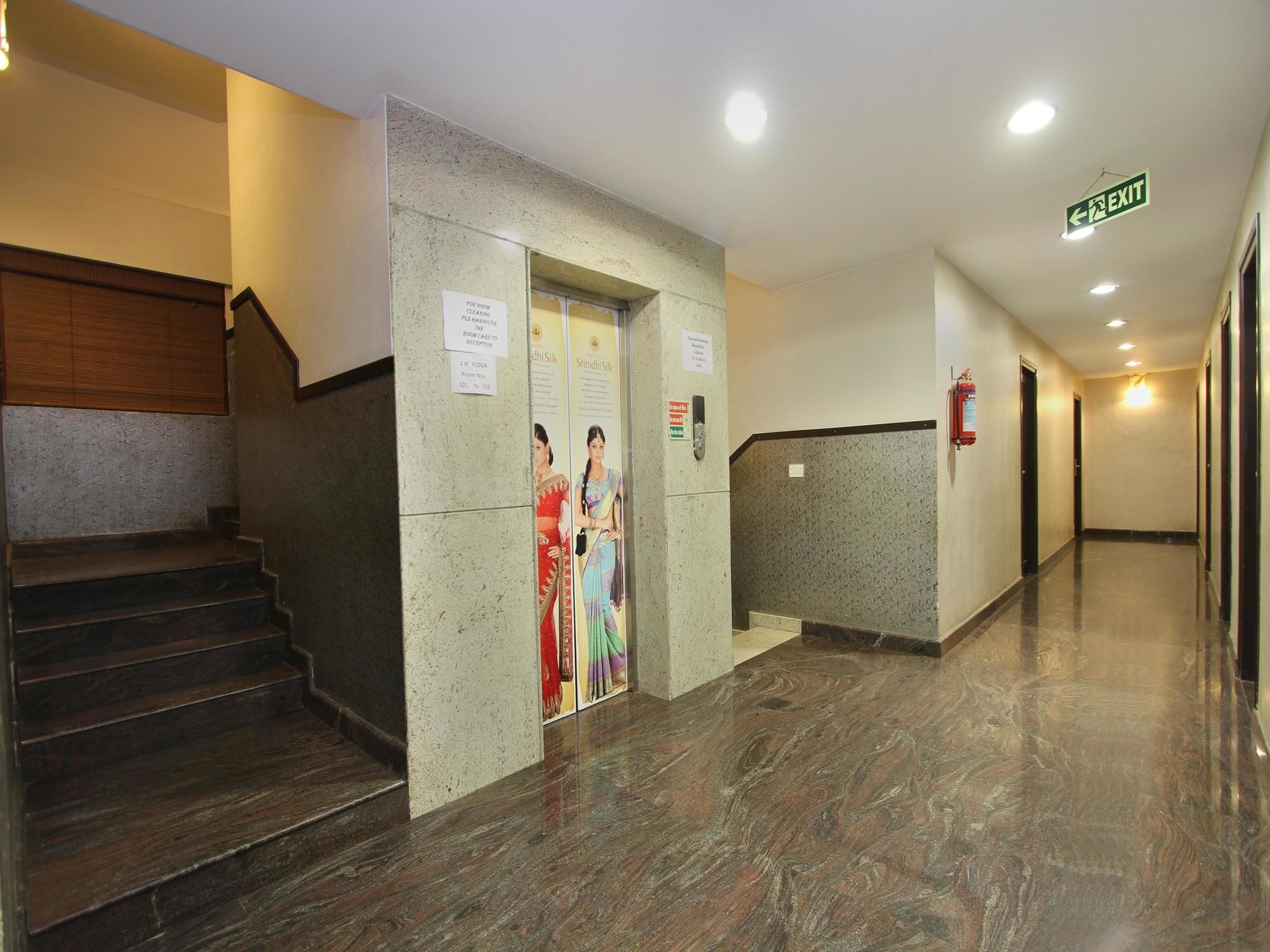 Oyo 435 Hotel Amshi International Bangalore Exterior foto